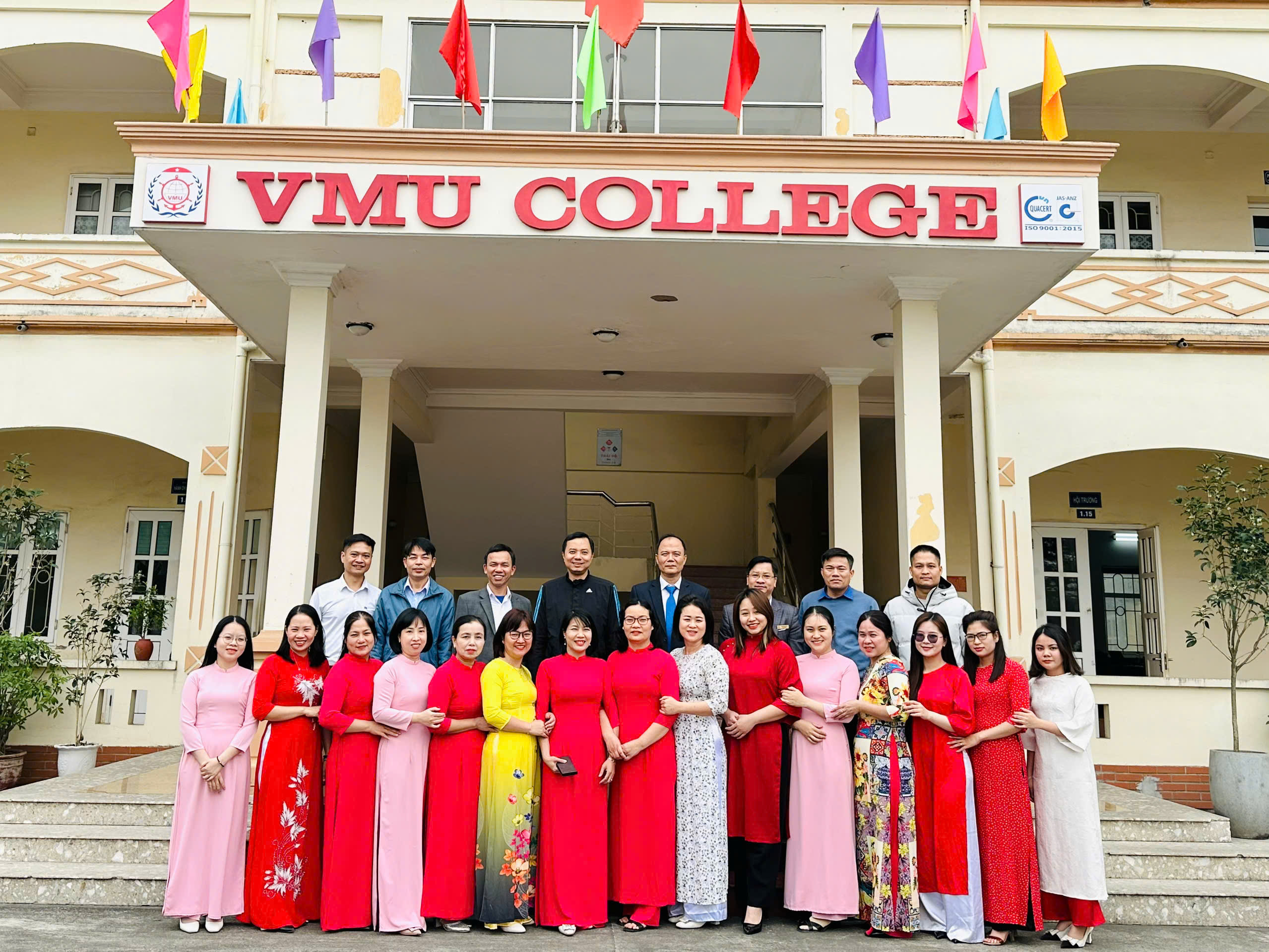 Kỉ niệm ngày quốc tế phụ nữ 8-3