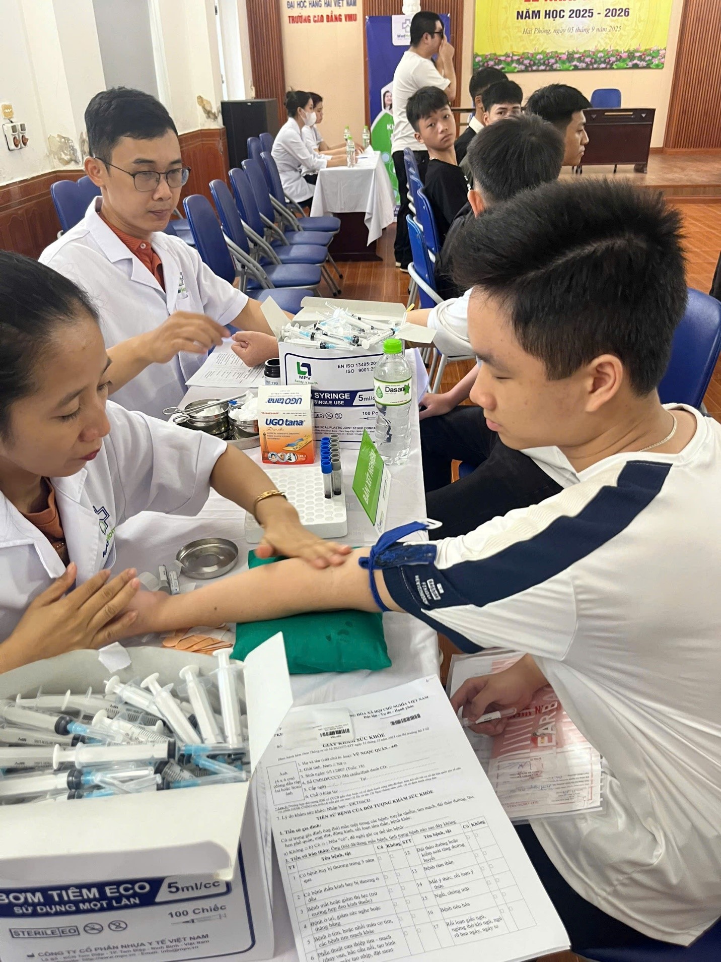 Trường Cao đẳng VMU tổ chức khám sức khoẻ cho tân sinh viên khoá 66