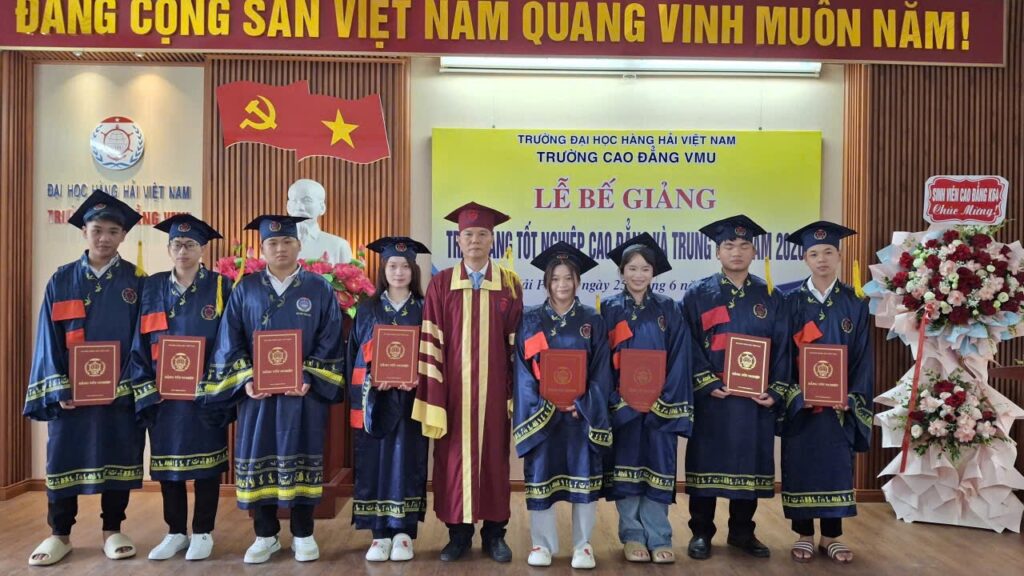 Lễ bế giảng và trao bằng tốt nghiệp đợt 1 năm 2026